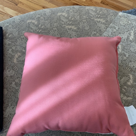 Pink pillow - Picture 2 of 4